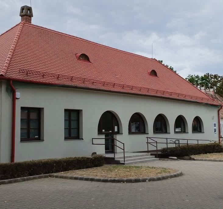 MEGHÍVÓ - "Térségi szolgáltató pont kialakítása a galéria épületében - Hortobágy"
